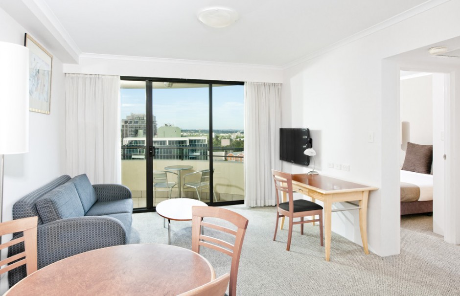 Mantra-Parramatta-One-Bedroom-Apartment1-940x605